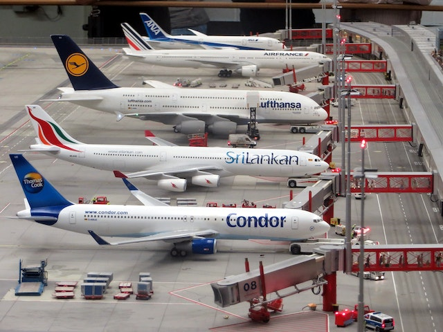 Airplanes lined up in an airport.